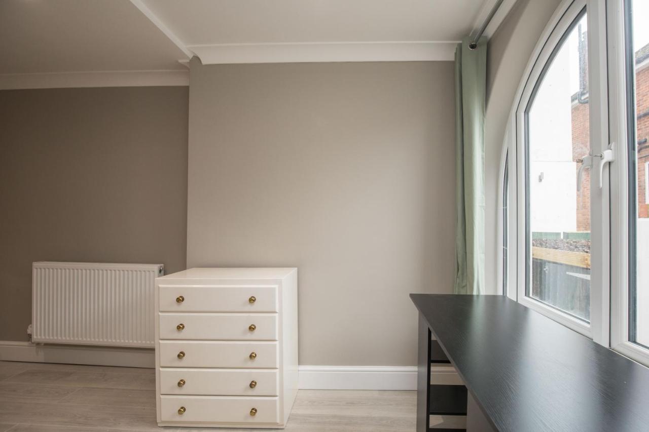 Riverside Central Kingston Flat 1B Surbiton المظهر الخارجي الصورة